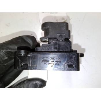 MANDO ELEVALUNAS DELANTERO DERECHO 935752L010 