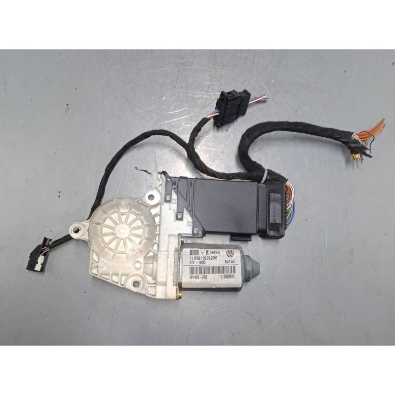 Recambio de motor elevaluna delantero izquierdo para volkswagen golf iv (1j1) 1.8 t referencia OEM IAM 1J1959801C  