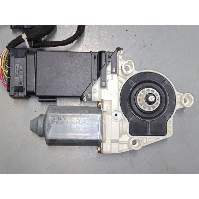 Recambio de motor elevaluna delantero izquierdo para volkswagen golf iv (1j1) 1.8 t referencia OEM IAM 1J1959801C  