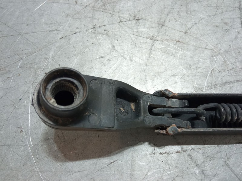 Recambio de brazo limpia delantero izquierdo para opel mokka / mokka x (j13) 1.6 cdti (_76) referencia OEM IAM 9822931680  