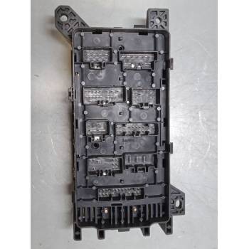 CAJA RELES / FUSIBLES 