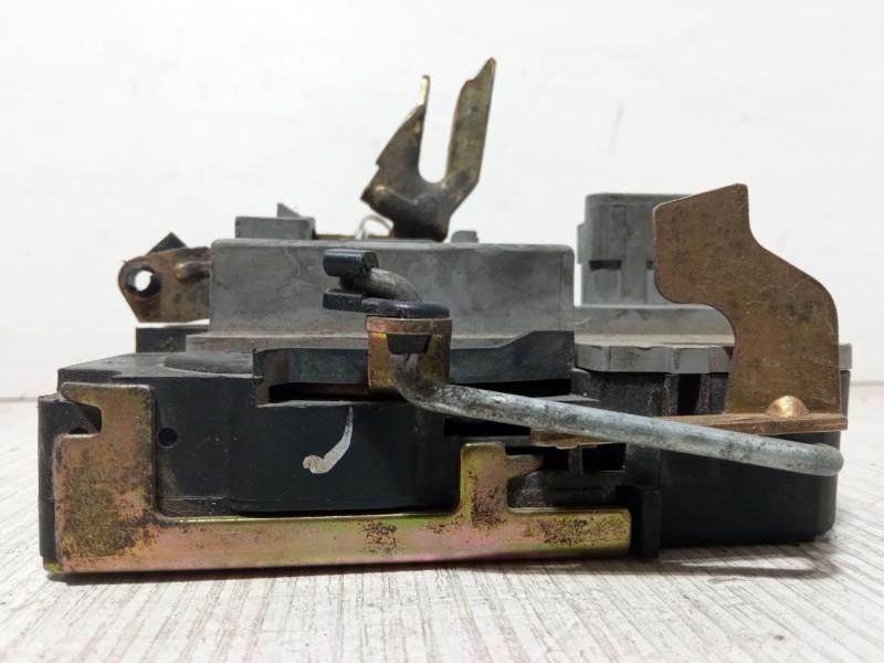 Recambio de cerradura puerta delantera izquierda para citroën xsara (n1) 2.0 hdi 90 referencia OEM IAM   