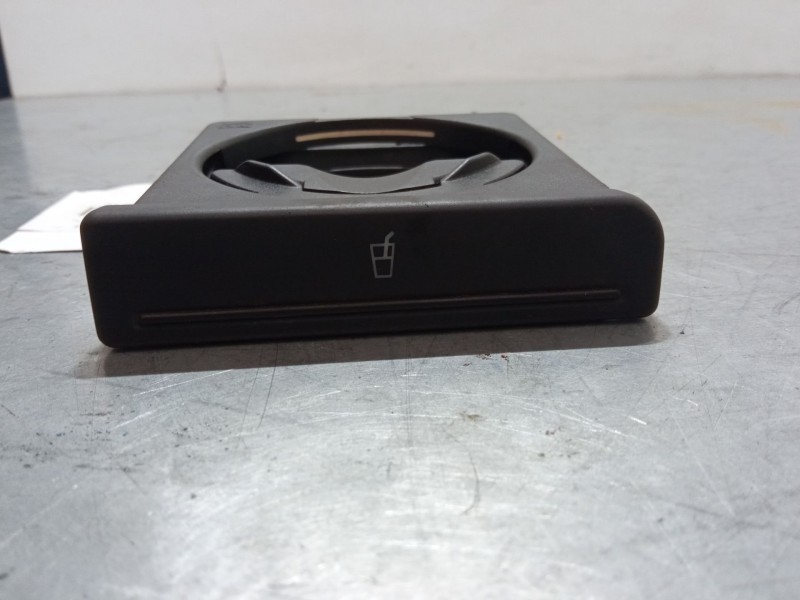 Recambio de posavasos para audi a4 b6 (8e2) 2.0 fsi referencia OEM IAM   