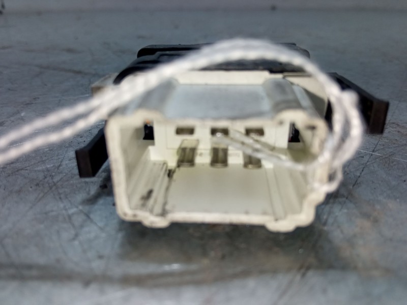 Recambio de mando elevalunas delantero derecho para renault clio ii (bb_, cb_) 1.5 dci (b/cb07) referencia OEM IAM   