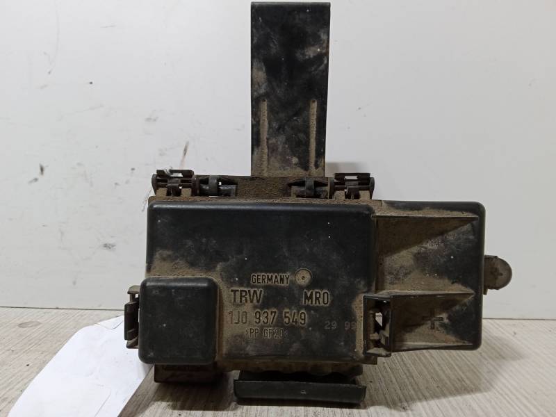 CAJA RELES / FUSIBLES 1J0 937 549 