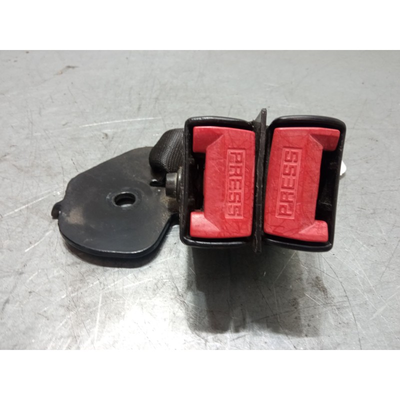 Recambio de anclaje cinturon trasero derecho para renault clio ii (bb_, cb_) 1.5 dci (b/cb07) referencia OEM IAM   