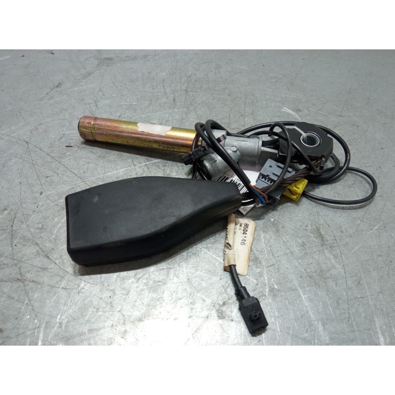 Recambio de anclaje cinturon delantero izquierdo para renault clio ii (bb_, cb_) 1.5 dci (b/cb07) referencia OEM IAM   