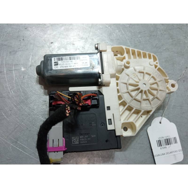 Recambio de motor elevaluna delantero izquierdo para seat leon (1p1) 1.6 tdi referencia OEM IAM 1P0837401M  1T0959701AD