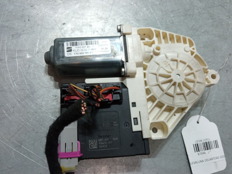 Recambio de motor elevaluna delantero izquierdo para seat leon (1p1) 1.6 tdi referencia OEM IAM 1P0837401M  1T0959701AD