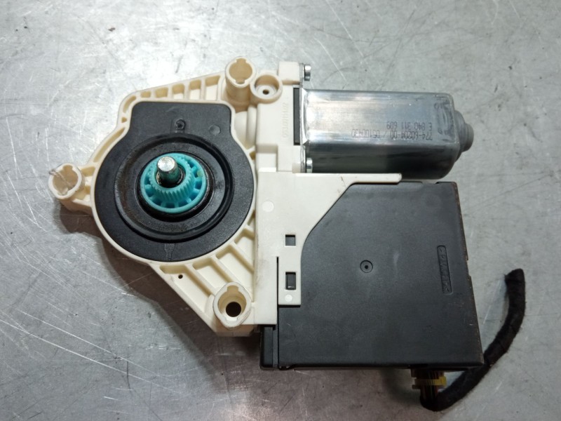 Recambio de motor elevaluna delantero izquierdo para seat leon (1p1) 1.6 tdi referencia OEM IAM 1P0837401M  1T0959701AD