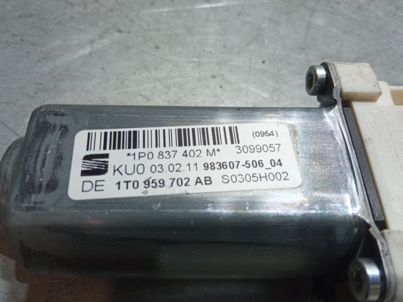 Recambio de motor elevaluna delantero derecho para seat leon (1p1) 1.6 tdi referencia OEM IAM   