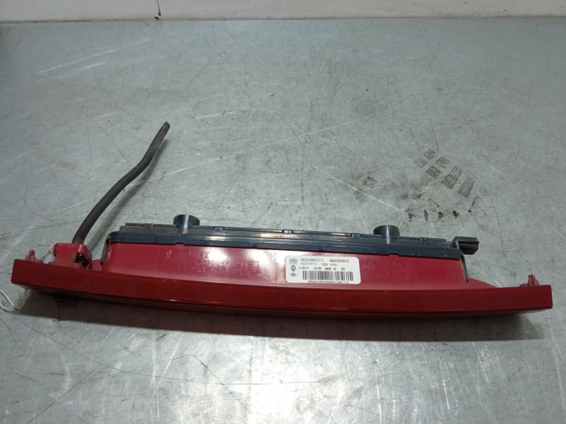 Recambio de luz central de freno para renault clio iii (br0/1, cr0/1) 1.2 16v (br0p, cr0p) referencia OEM IAM 8200618714  