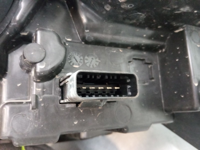 Recambio de faro derecho para renault clio iii (br0/1, cr0/1) 1.2 16v (br0p, cr0p) referencia OEM IAM   