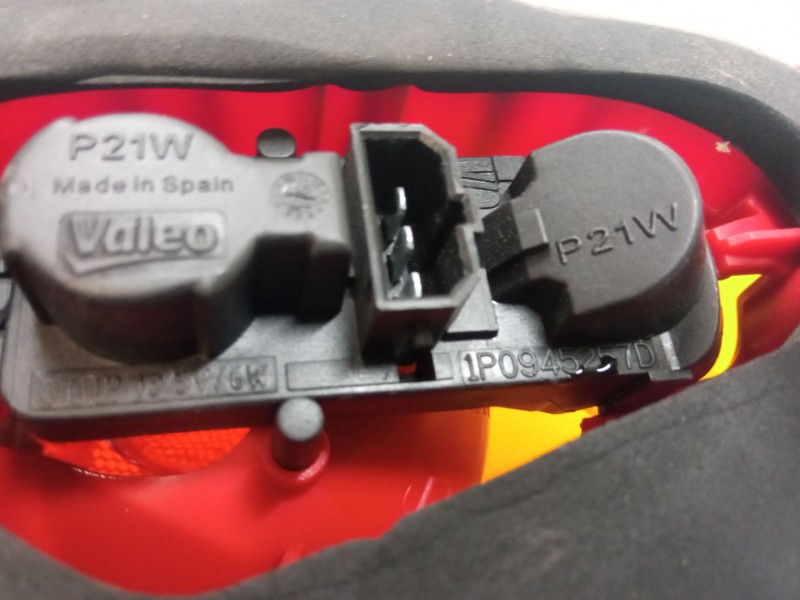 Recambio de piloto trasero izquierdo para seat leon (1p1) 1.6 tdi referencia OEM IAM 1P0945257D  