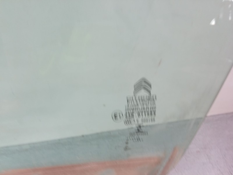 Recambio de luna puerta delantera izquierda para citroën c4 cactus 1.2 vti 82 referencia OEM IAM   