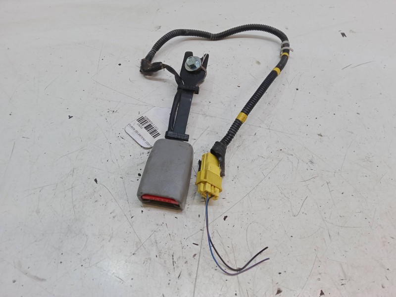 Recambio de anclaje cinturon delantero izquierdo para kia sorento i (jc) 2.5 crdi referencia OEM IAM   