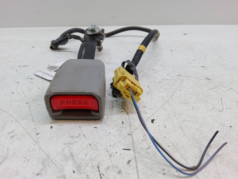 Recambio de anclaje cinturon delantero izquierdo para kia sorento i (jc) 2.5 crdi referencia OEM IAM   