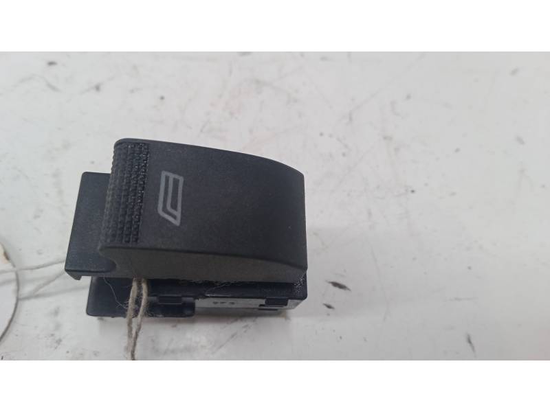 MANDO ELEVALUNAS DELANTERO DERECHO 8L0959855A 
