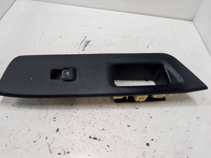 MANDO ELEVALUNAS DELANTERO DERECHO GN15A26690D 