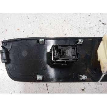 MANDO ELEVALUNAS DELANTERO DERECHO GN15A26690D 