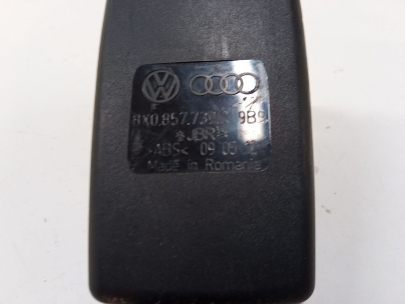 Recambio de anclaje cinturon trasero izquierdo para audi a1 sportback (8xa, 8xf) 1.2 tfsi referencia OEM IAM 8X4857739C  