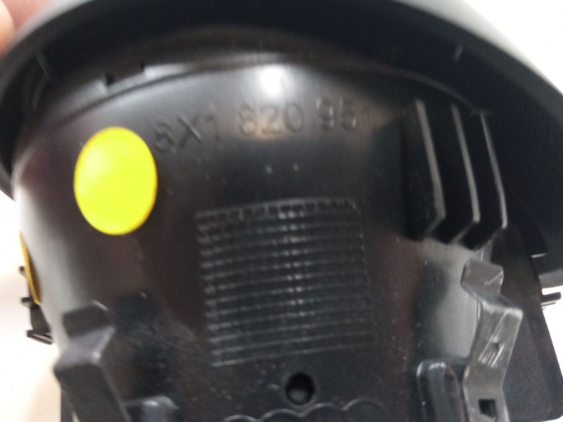 Recambio de aireador central izquierdo para audi a1 sportback (8xa, 8xf) 1.2 tfsi referencia OEM IAM 8x1820951  