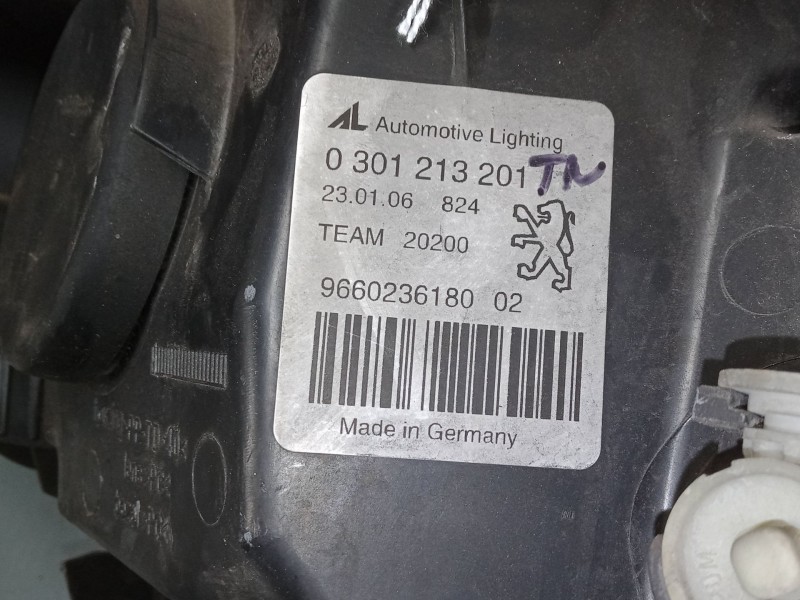 Recambio de faro izquierdo para peugeot 407 (6d_) 2.0 16v (6drfjc, 6drfje, 6drfjf) referencia OEM IAM 9660236180  0301213201