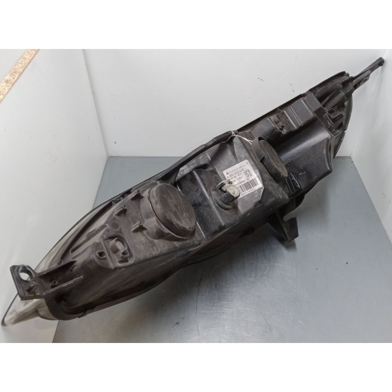 Recambio de faro derecho para peugeot 407 (6d_) 2.0 16v (6drfjc, 6drfje, 6drfjf) referencia OEM IAM 9660235980  0301213202
