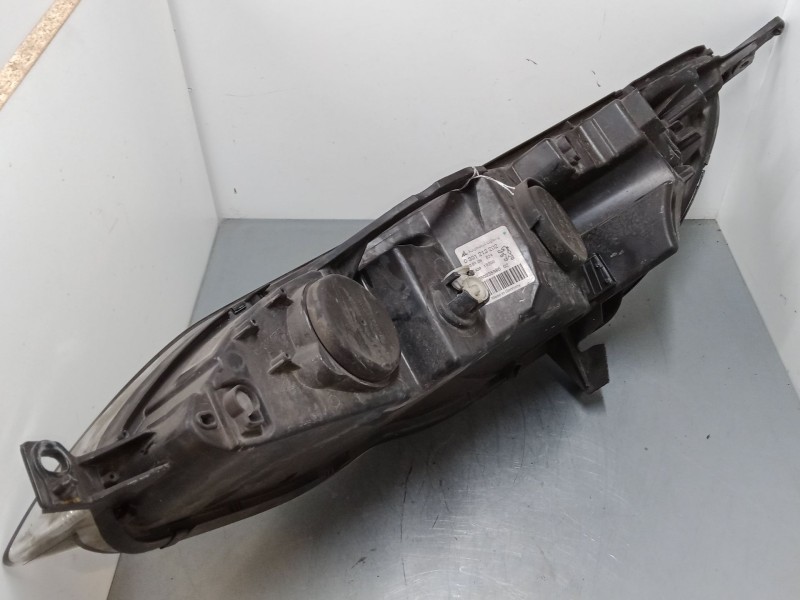 Recambio de faro derecho para peugeot 407 (6d_) 2.0 16v (6drfjc, 6drfje, 6drfjf) referencia OEM IAM 9660235980  0301213202