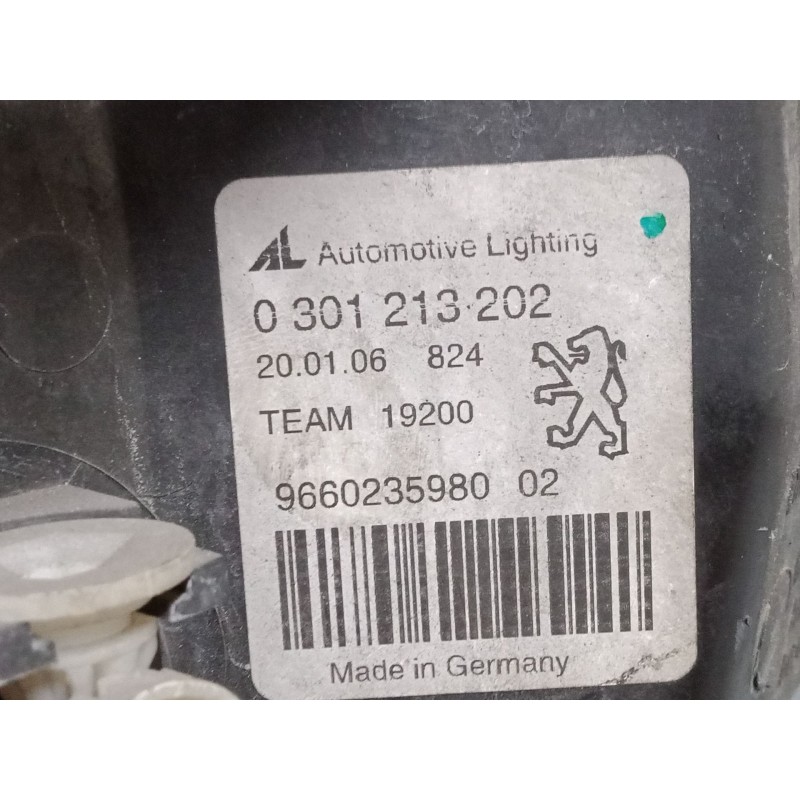 Recambio de faro derecho para peugeot 407 (6d_) 2.0 16v (6drfjc, 6drfje, 6drfjf) referencia OEM IAM 9660235980  0301213202