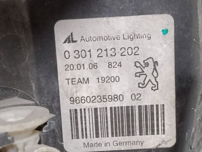 Recambio de faro derecho para peugeot 407 (6d_) 2.0 16v (6drfjc, 6drfje, 6drfjf) referencia OEM IAM 9660235980  0301213202