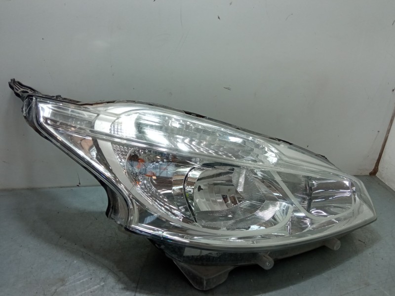Recambio de faro derecho para peugeot 208 i (ca_, cc_) 1.2 vti 82 referencia OEM IAM 9802221280  