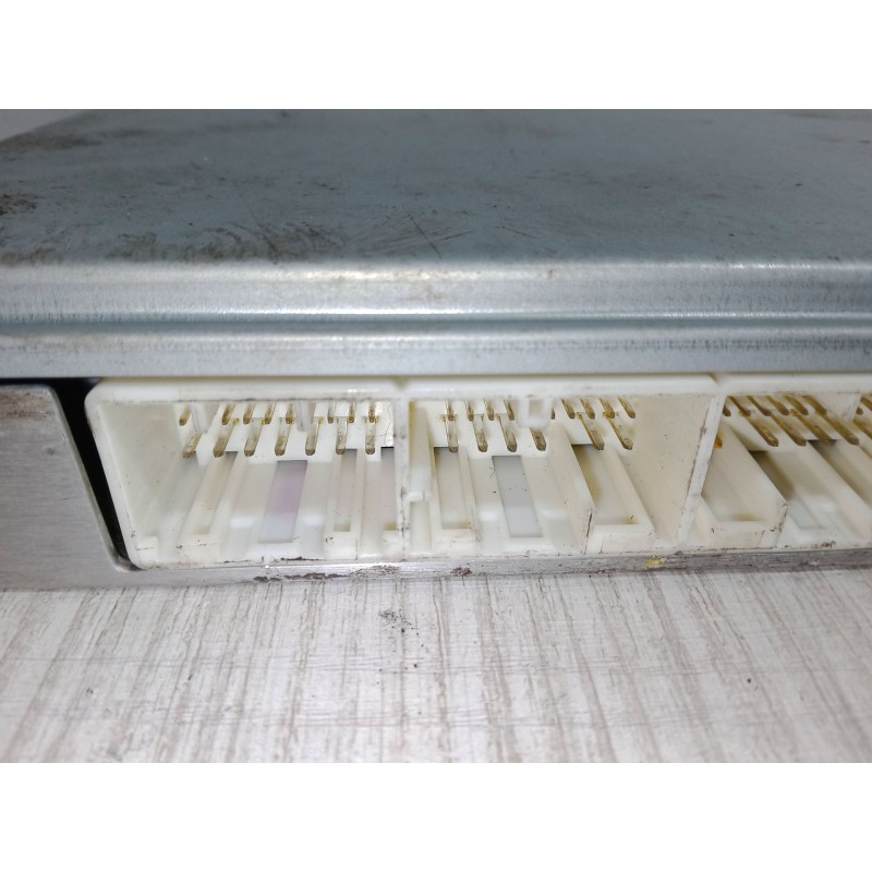 Recambio de centralita motor uce para toyota avensis (_t25_) 2.2 d-4d (adt251_) referencia OEM IAM 8966105C81  MB1758009420