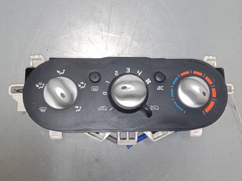 Recambio de mando climatizador para renault twingo ii (cn0_) 1.5 dci 75 referencia OEM IAM   