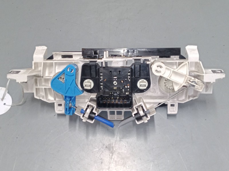 Recambio de mando climatizador para renault twingo ii (cn0_) 1.5 dci 75 referencia OEM IAM   