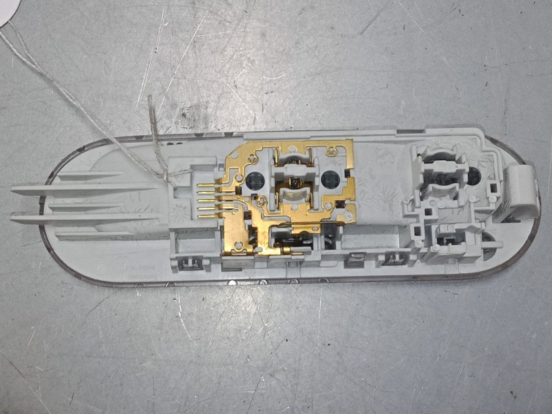 Recambio de luz interior delantera para renault twingo ii (cn0_) 1.5 dci 75 referencia OEM IAM   