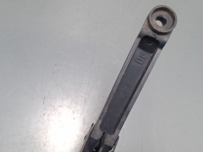 Recambio de brazo limpia delantero izquierdo para chevrolet aveo / kalos hatchback (t200) 1.4 16v referencia OEM IAM   