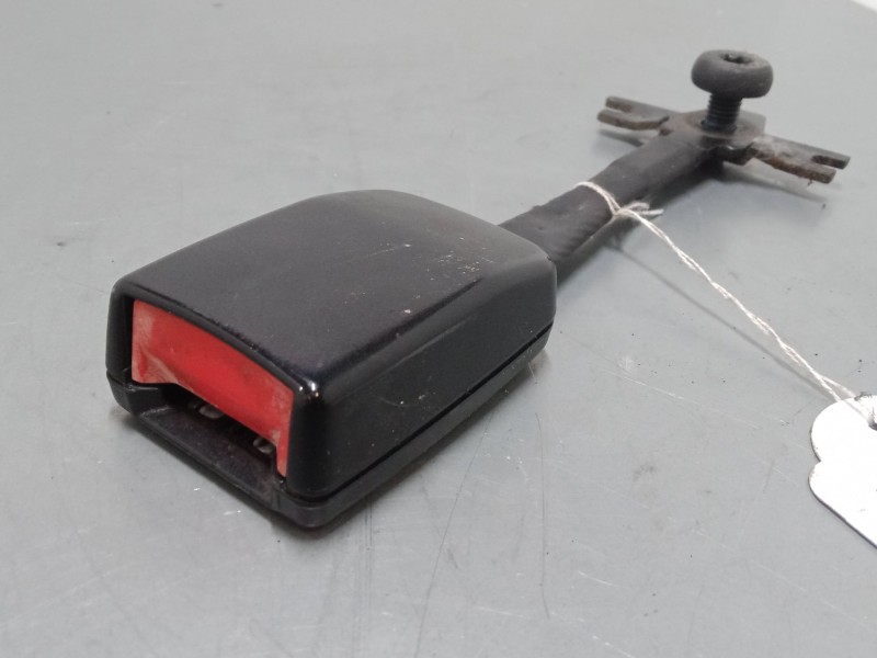 Recambio de anclaje cinturon delantero derecho para ford tourneo connect 1.8 tdci referencia OEM IAM   