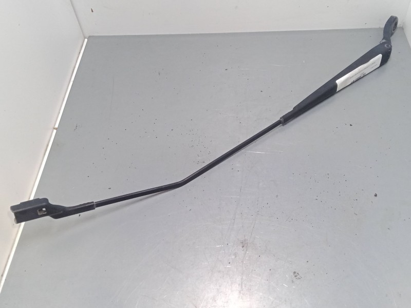 Recambio de brazo limpia delantero derecho para renault twingo ii (cn0_) 1.5 dci 75 referencia OEM IAM   