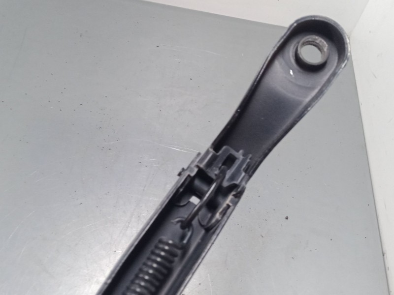 Recambio de brazo limpia delantero derecho para renault twingo ii (cn0_) 1.5 dci 75 referencia OEM IAM   