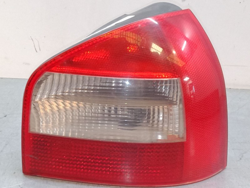 Recambio de piloto trasero derecho para audi a3 (8l1) 1.9 tdi referencia OEM IAM 8l0945096b   Recambio de piloto trasero derecho para audi a3 (8l1) 1.9 tdi referencia OEM IAM 8l0945096b
