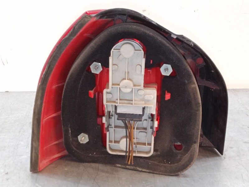 Recambio de piloto trasero derecho para audi a3 (8l1) 1.9 tdi referencia OEM IAM 8l0945096b   Recambio de piloto trasero derecho para audi a3 (8l1) 1.9 tdi referencia OEM IAM 8l0945096b