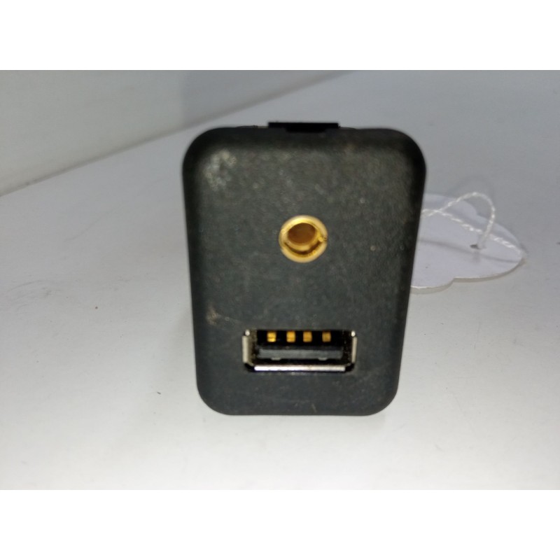 Recambio de conector usb / aux para opel corsa e (x15) 1.3 cdti (08, 68) referencia OEM IAM   