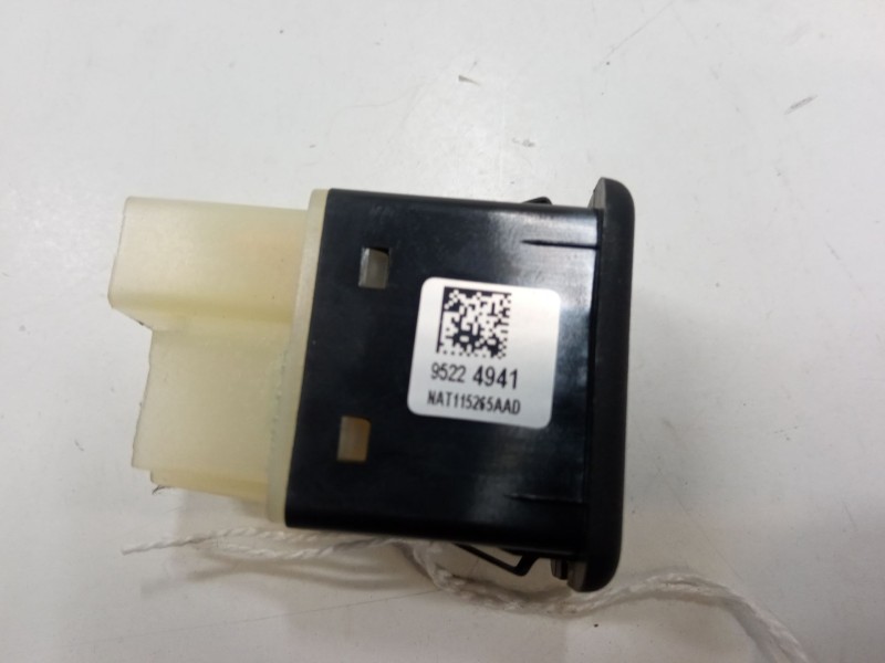 Recambio de conector usb / aux para opel corsa e (x15) 1.3 cdti (08, 68) referencia OEM IAM    Recambio de conector usb / aux para opel corsa e (x15) 1.3 cdti (08, 68) referencia OEM IAM