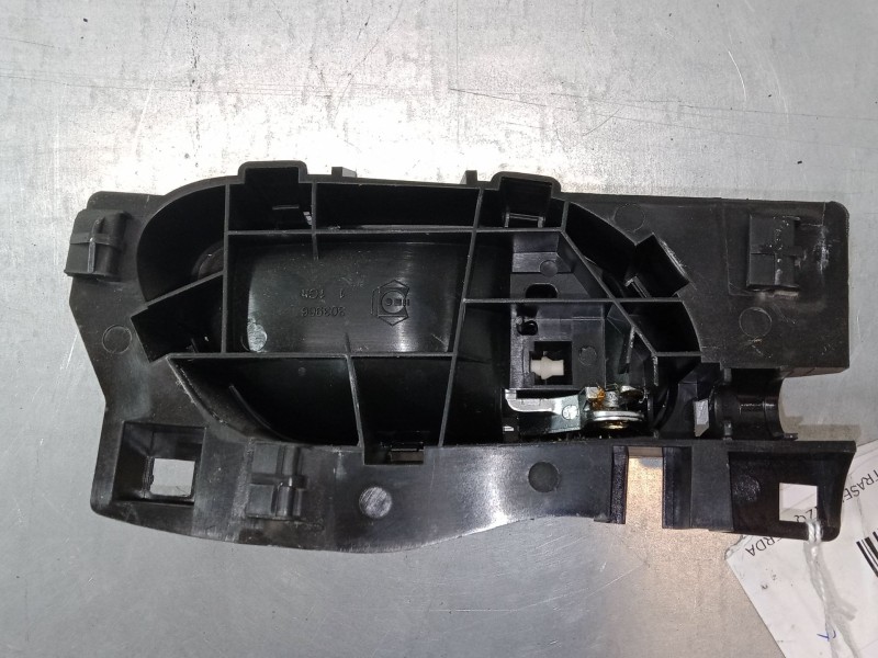 Recambio de maneta interior puerta trasera izquierda para peugeot 208 i (ca_, cc_) 1.2 vti 82 referencia OEM IAM 96555518VV  