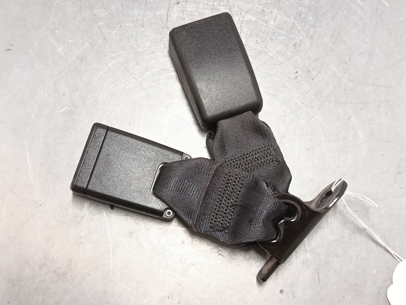 Recambio de anclaje cinturon trasero derecho para peugeot 208 i (ca_, cc_) 1.2 vti 82 referencia OEM IAM   