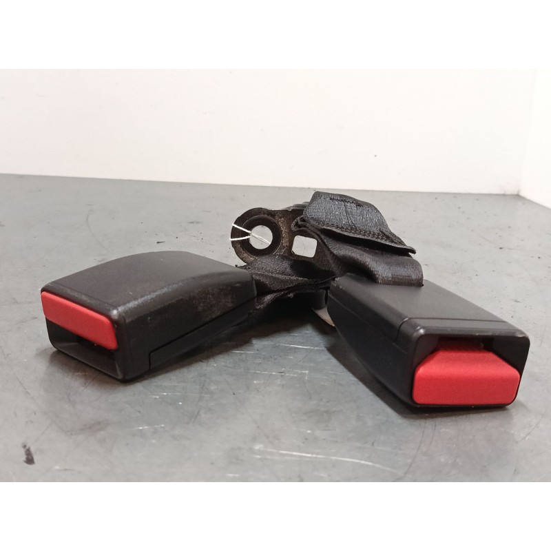 Recambio de anclaje cinturon trasero derecho para peugeot 208 i (ca_, cc_) 1.2 vti 82 referencia OEM IAM   