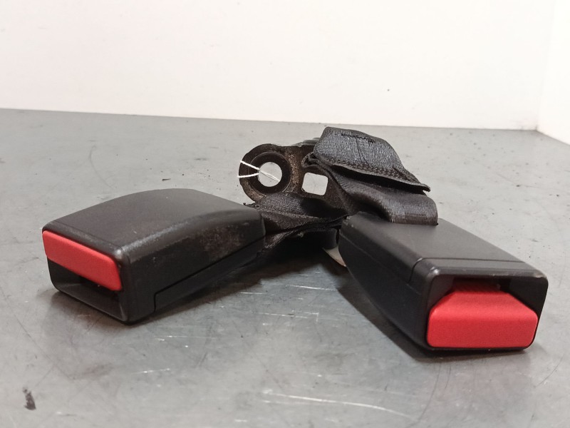 Recambio de anclaje cinturon trasero derecho para peugeot 208 i (ca_, cc_) 1.2 vti 82 referencia OEM IAM   