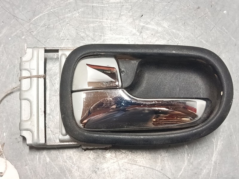Recambio de maneta interior puerta delantera derecha para mazda mx-5 ii (nb) 1.8 16v (nb8c) referencia OEM IAM    Recambio de maneta interior puerta delantera derecha para mazda mx-5 ii (nb) 1.8 16v (nb8c) referencia OEM IAM