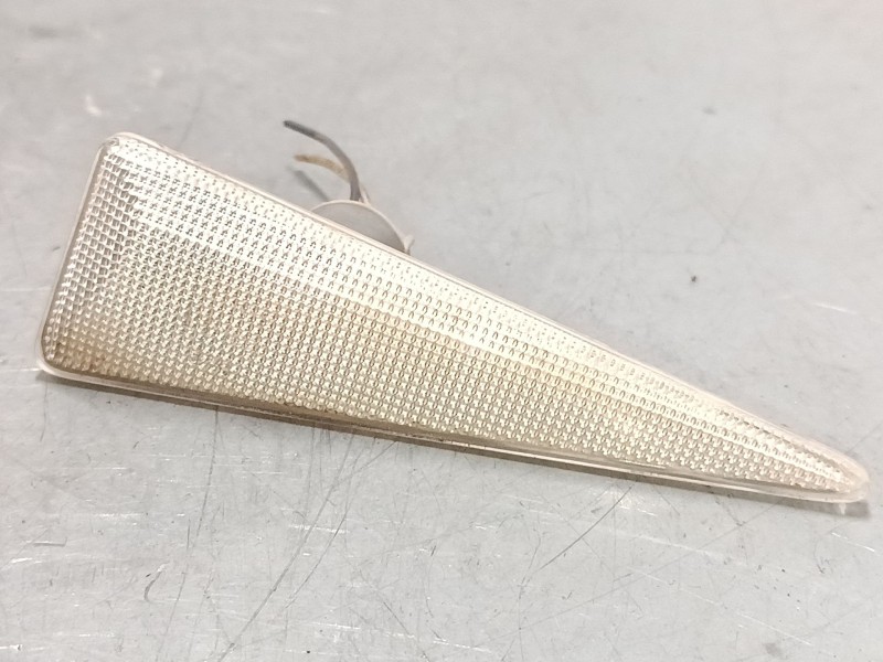 Recambio de intermitente lateral derecho para renault grand scénic ii (jm0/1_) 1.5 dci (jm1e) referencia OEM IAM    Recambio de intermitente lateral derecho para renault grand scénic ii (jm0/1_) 1.5 dci (jm1e) referencia OEM IAM